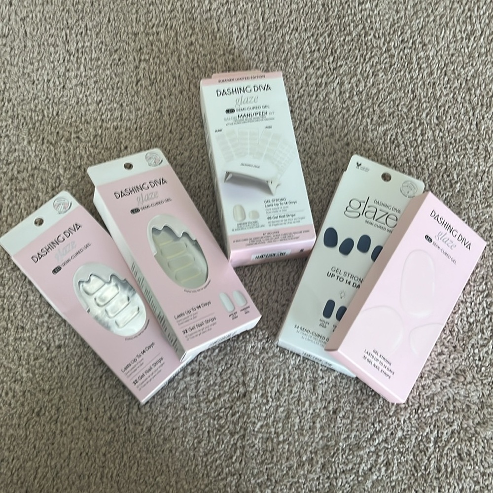 Dashing Diva Gel Semi-Cured Nail Strip Bundle w/ Mini LED